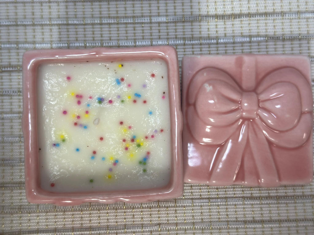 birthday cake scented 4oz soy wax candle